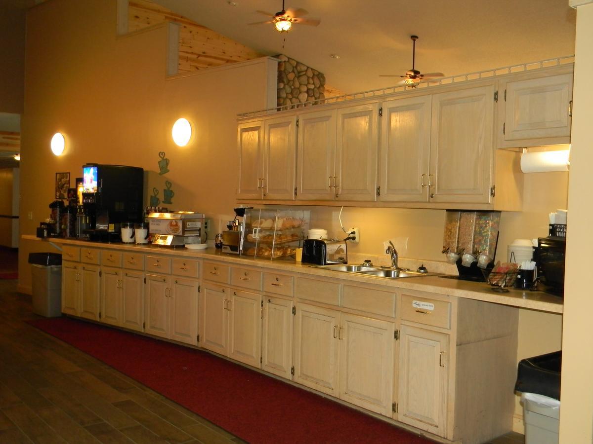 Boarders Inn & Suites By Cobblestone Hotels Superior Kültér fotó