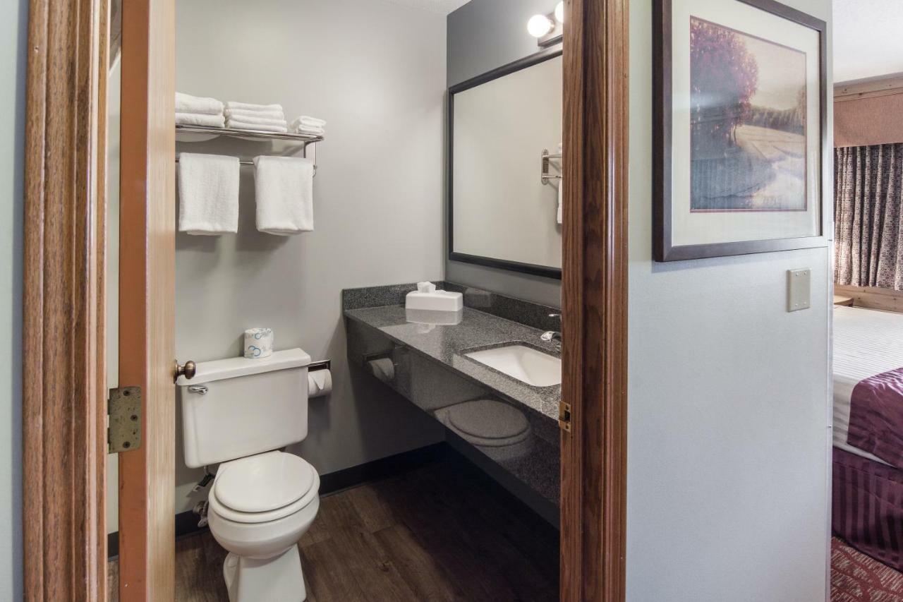 Boarders Inn & Suites By Cobblestone Hotels Superior Kültér fotó