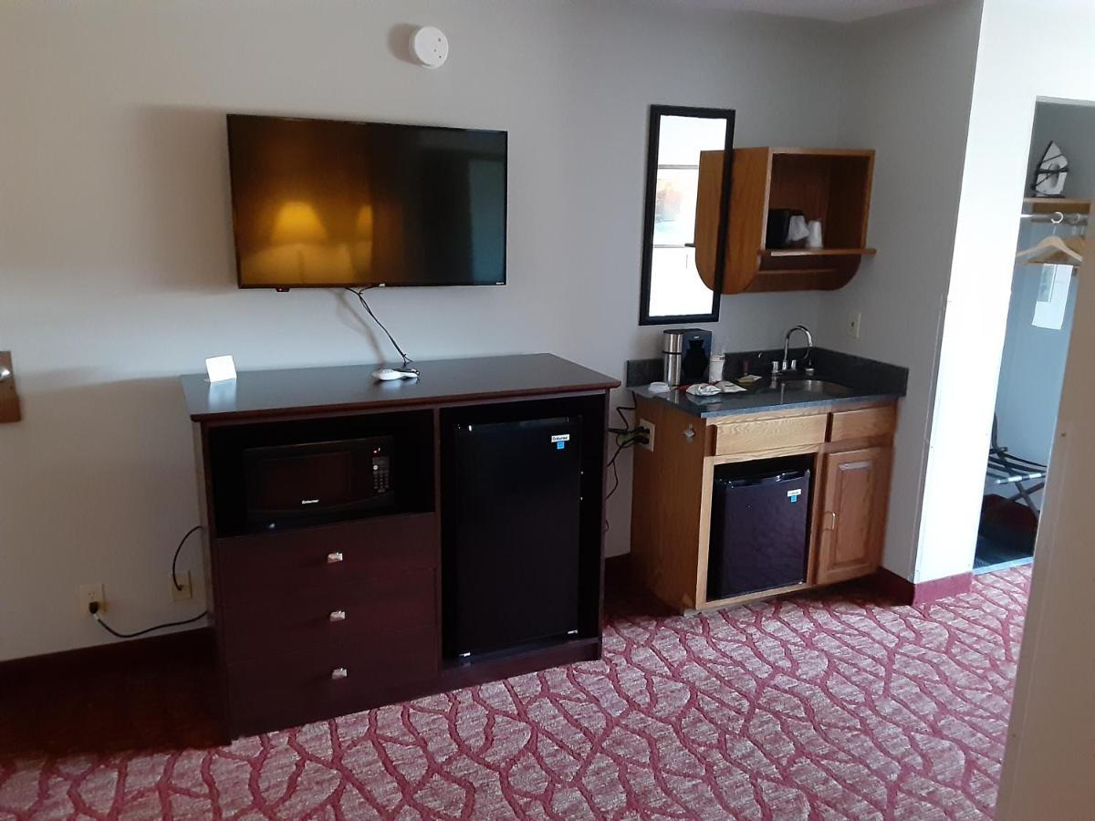 Boarders Inn & Suites By Cobblestone Hotels Superior Kültér fotó